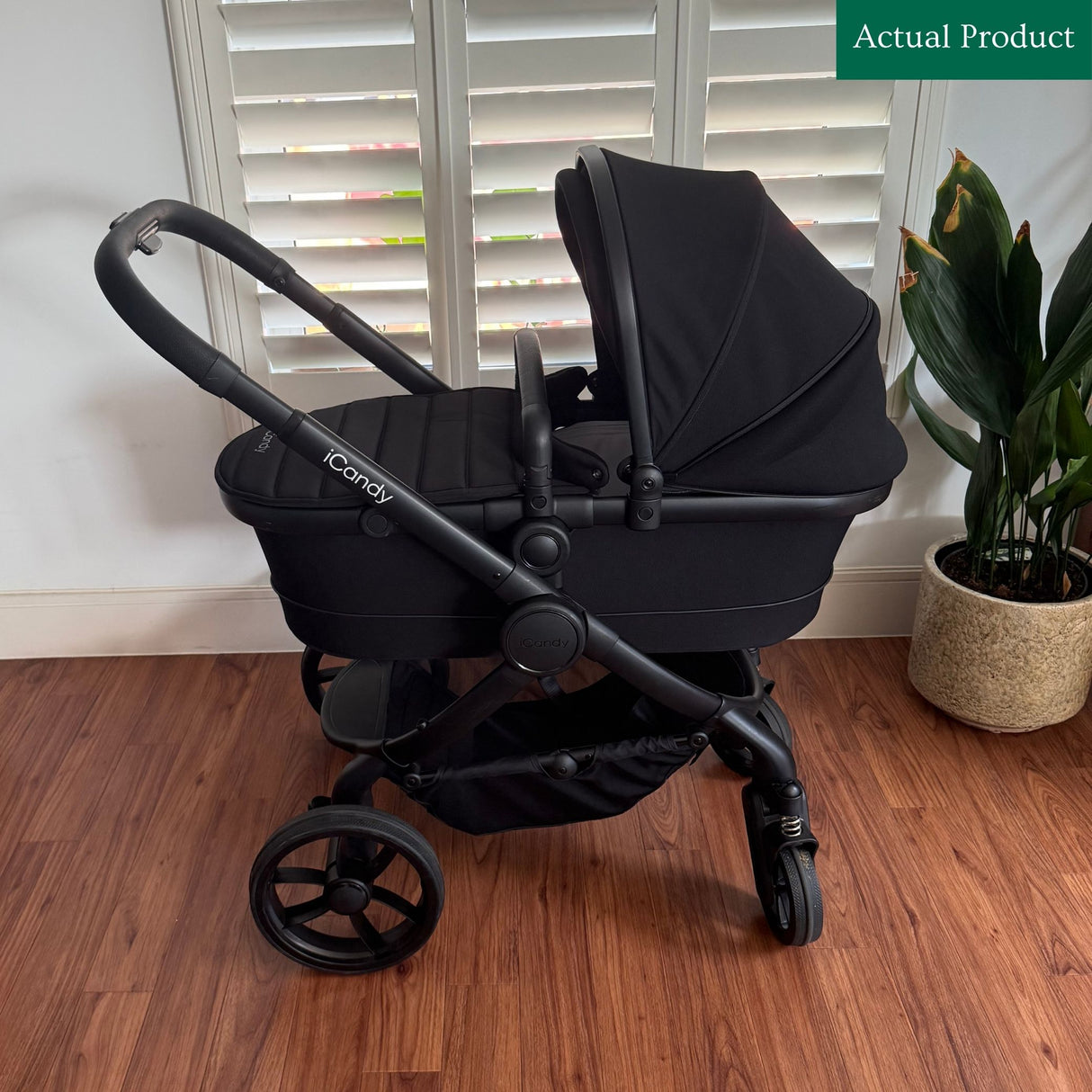 iCandy Peach 7 Studio (includes Carrycot), Like New / Black