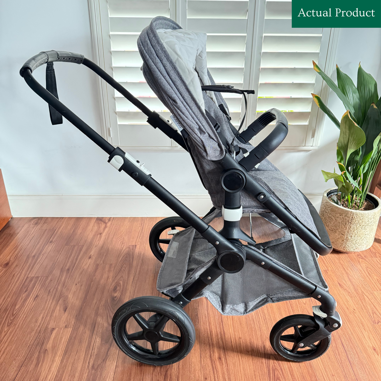 Bugaboo Fox 2 in Classic, Gently Used / Grey