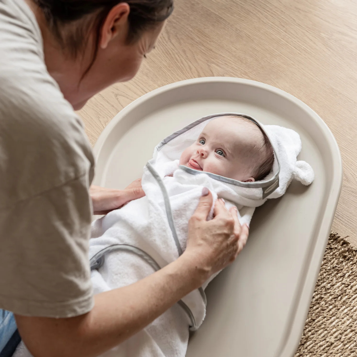 Shnuggle Squishy Changing Mat, Like New / Beige