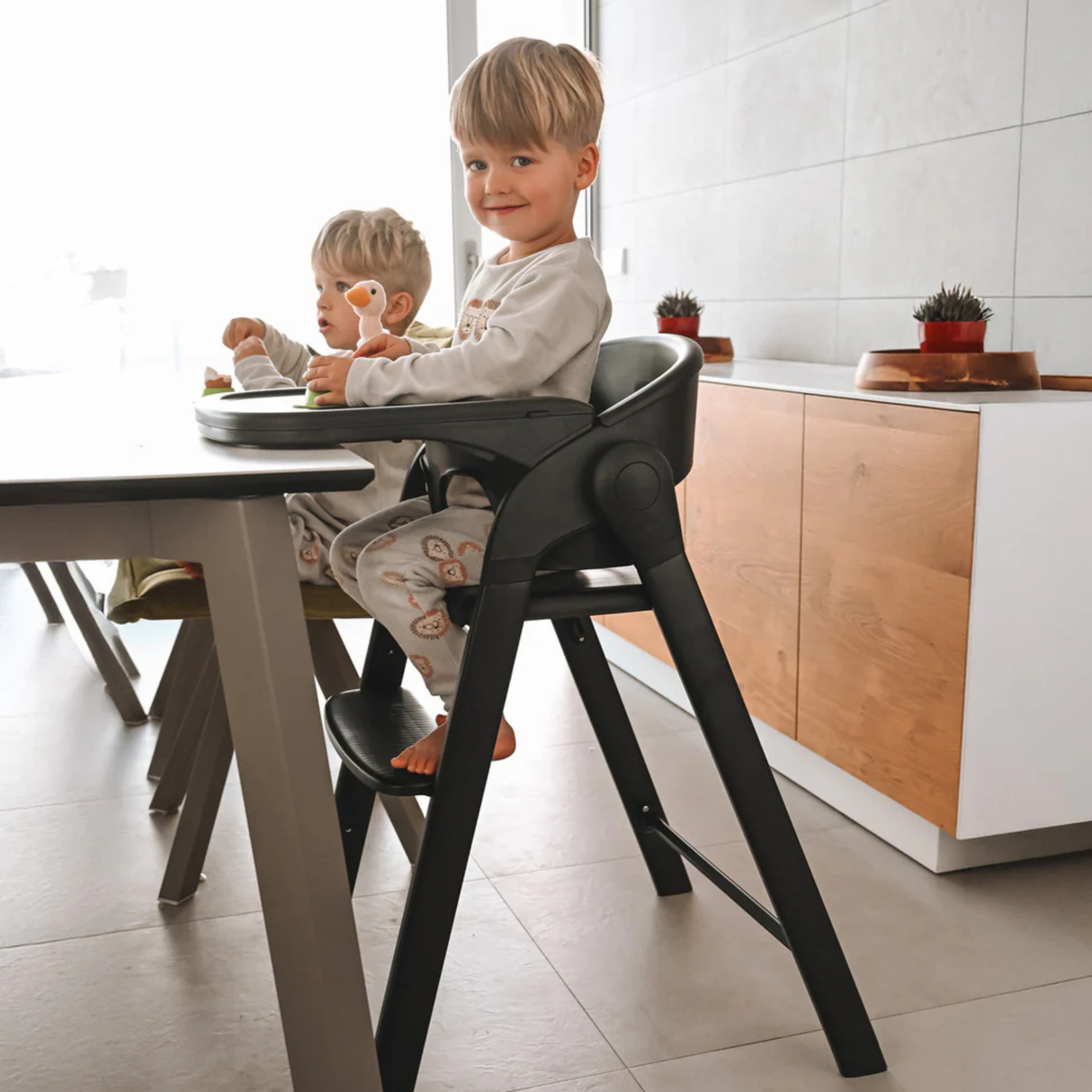 DERYAN Luxury High Chair, Like New / Black