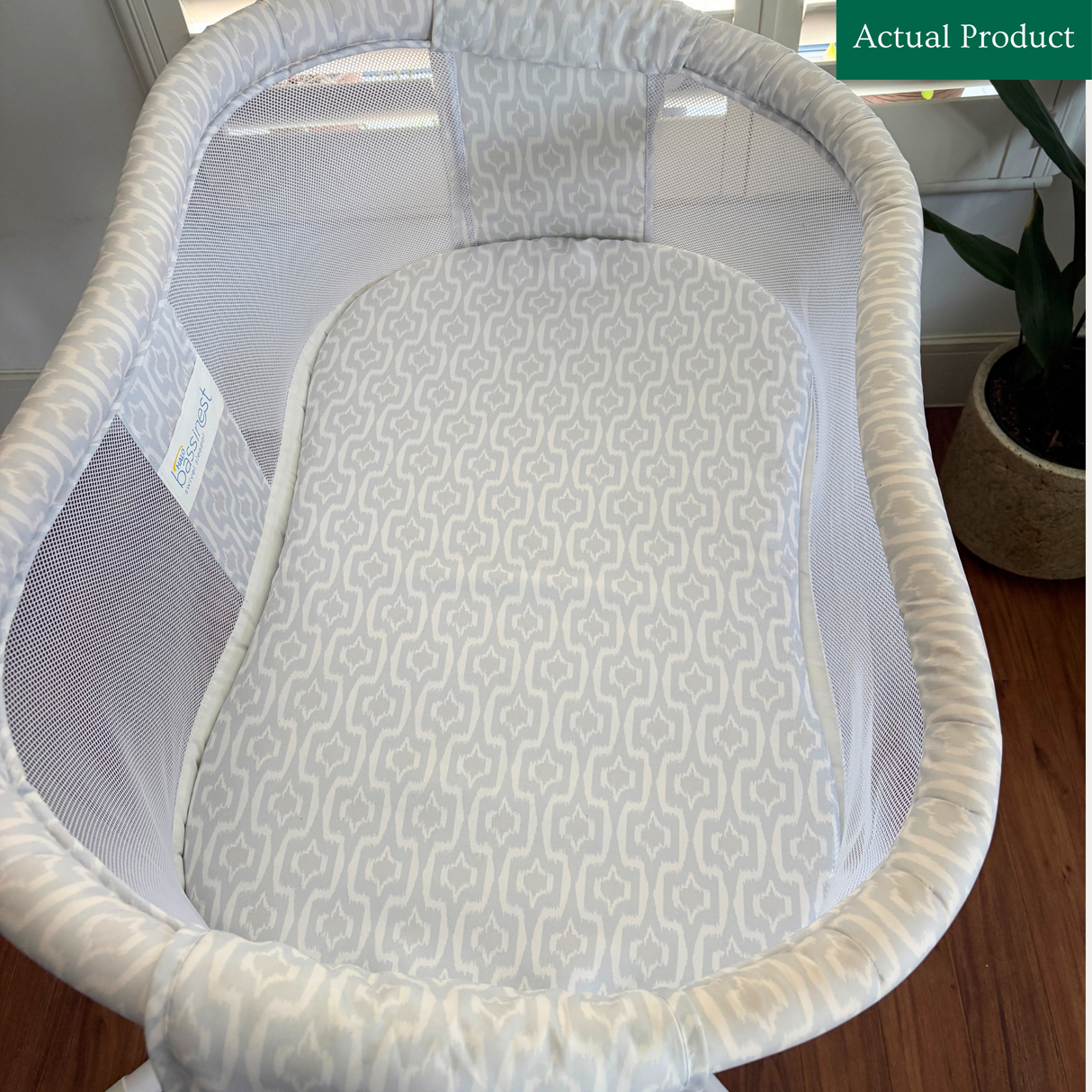 Halo BassiNest Swivel Sleeper, Like New / Grey