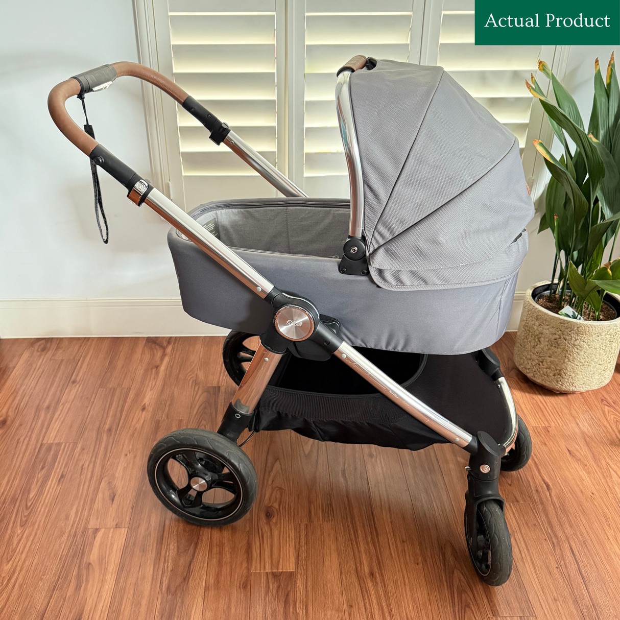 Mamas & Papas Ocarro Pram & Carrycot, Like New / Grey