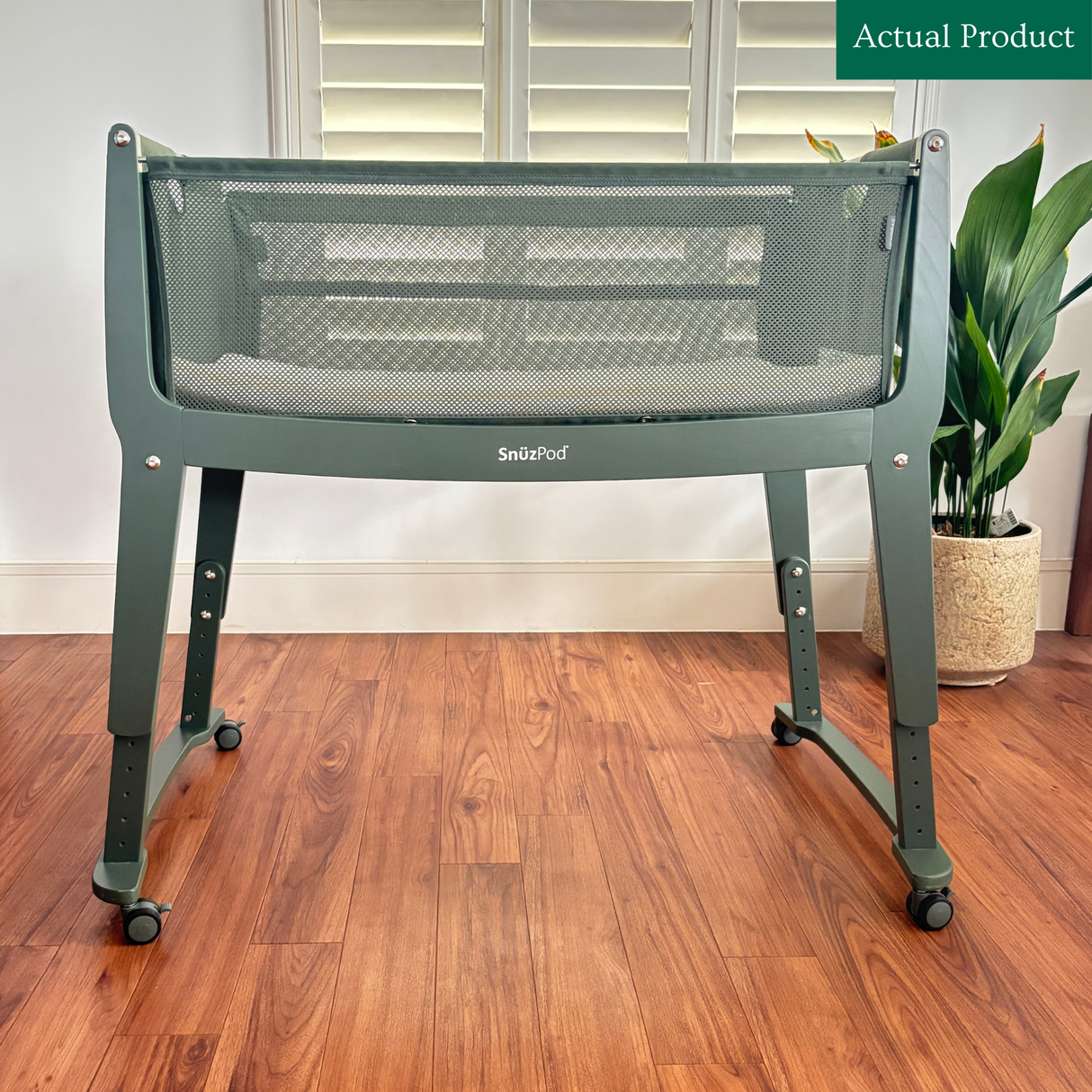 SnuzPod Studio Crib, Like New / Green