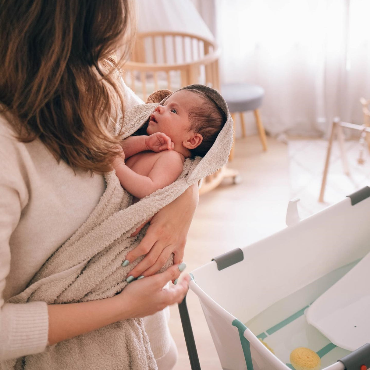 Stokke Flexi Bath With Newborn Insert And Stand, Gently Used / Sandy Beige Plastic