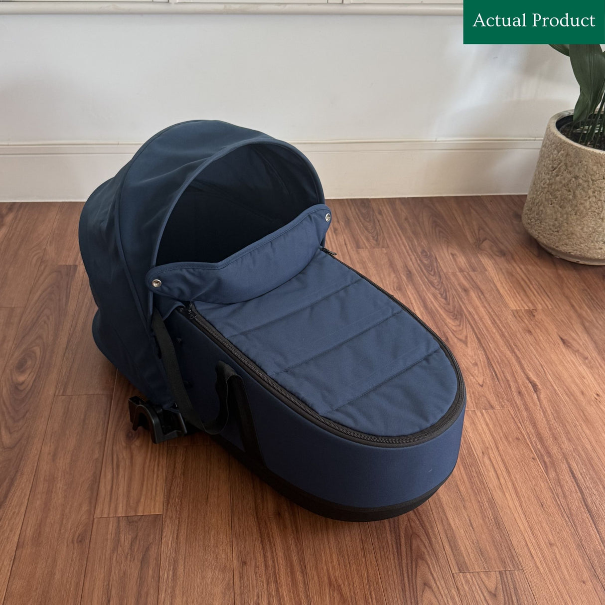 Stokke YOYO Newborn Shell, Like New / Navy Blue