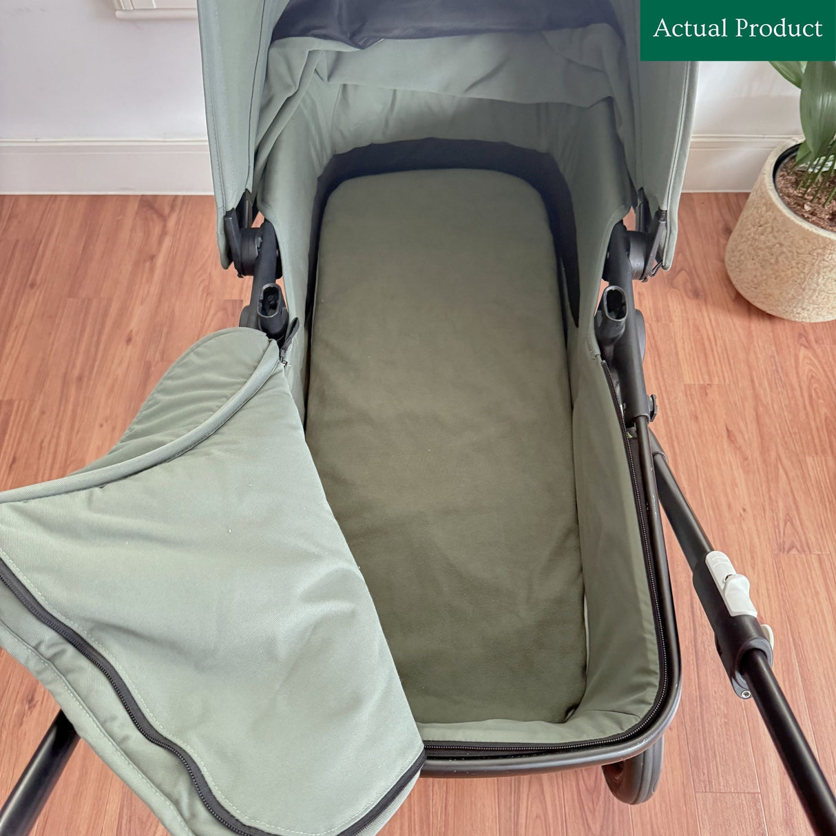 Bugaboo Fox 3 (With Carrycot), Gently Used / Green