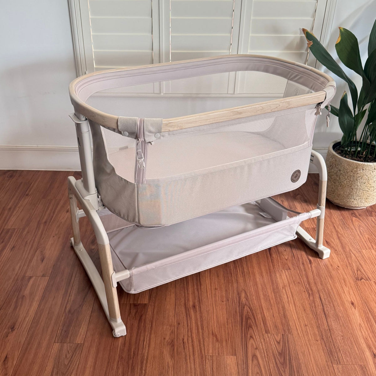 Maxi-Cosi Iora Air Co-Sleeper, Like New / Beige