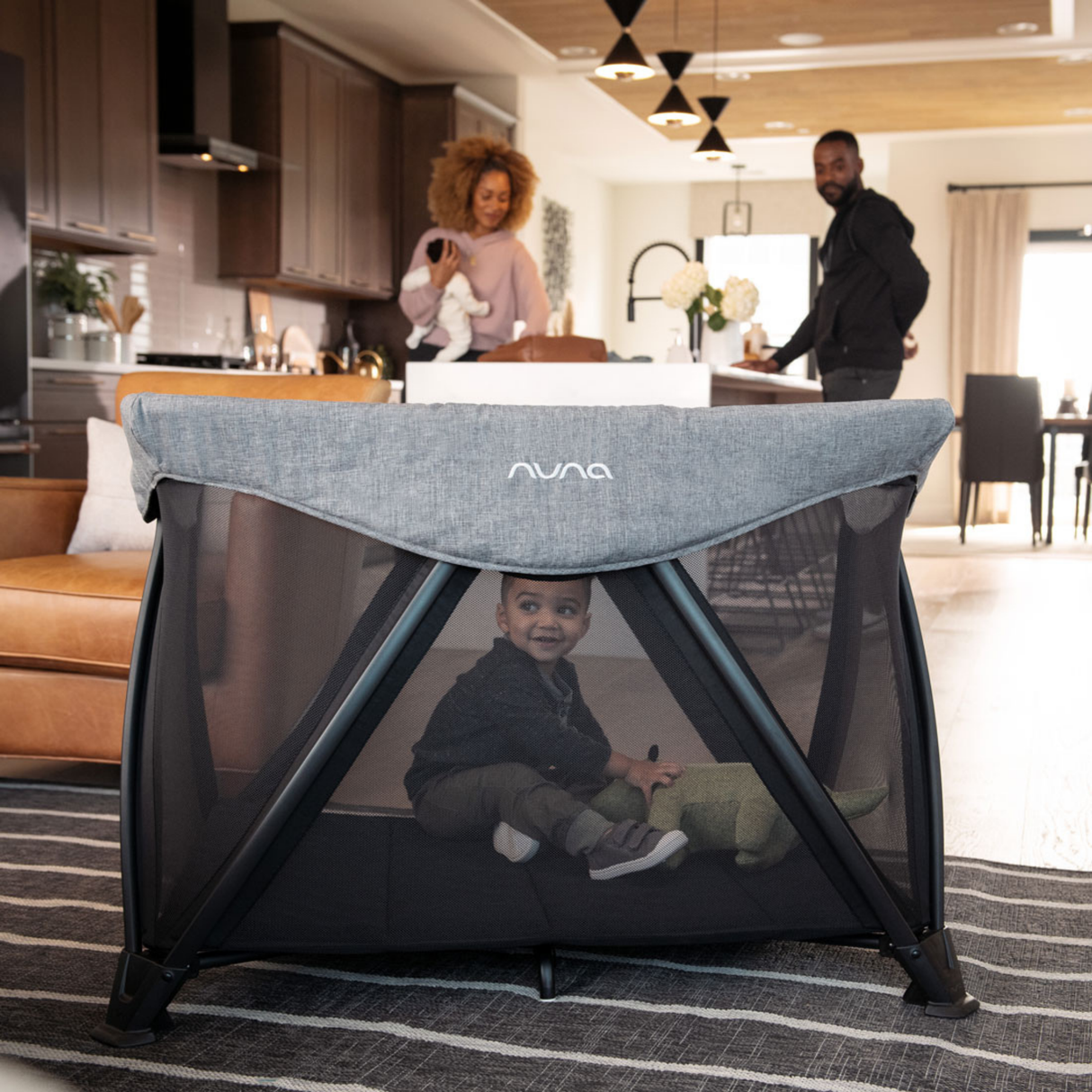 Nuna SENA Aire Travel Cot & Changer, Gently Used / Black