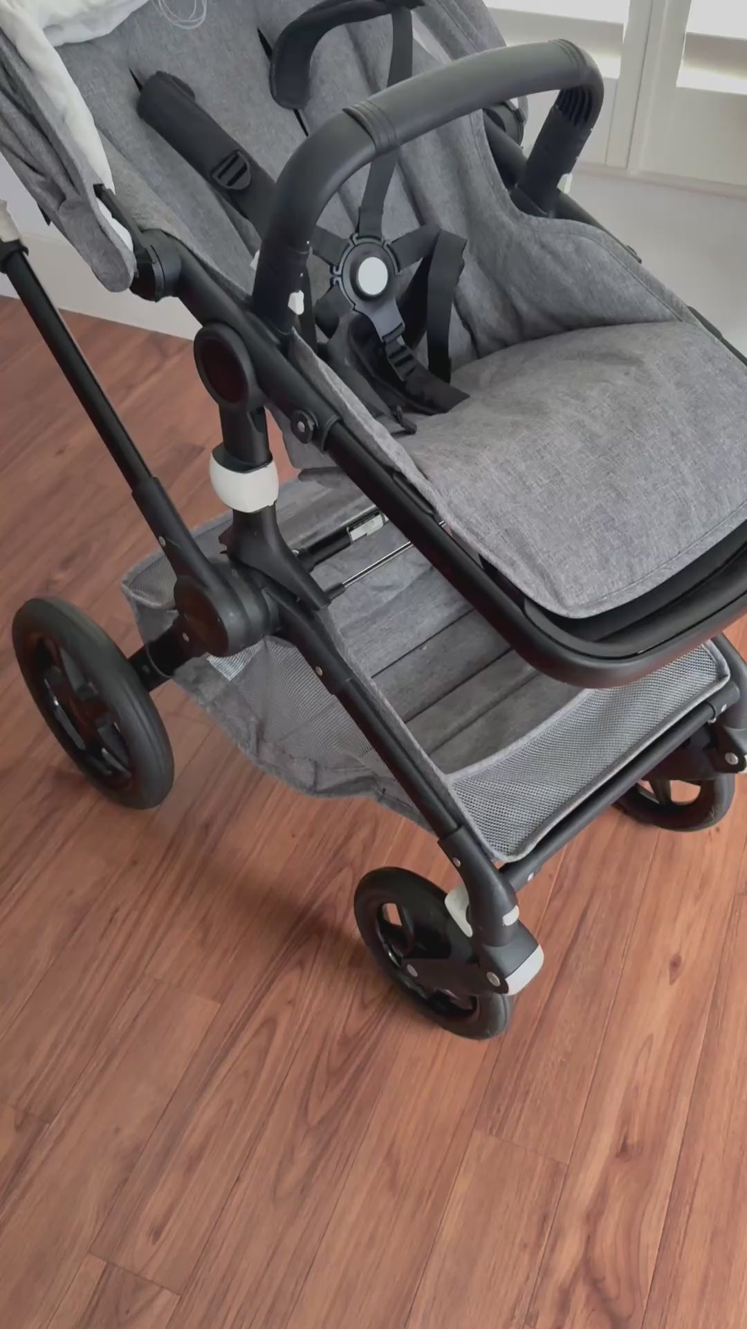 Bugaboo Fox 2 in Classic, Gently Used / Grey